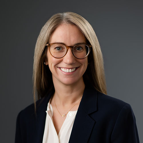 Noreen Hogan - Headshot Noreen Hogan